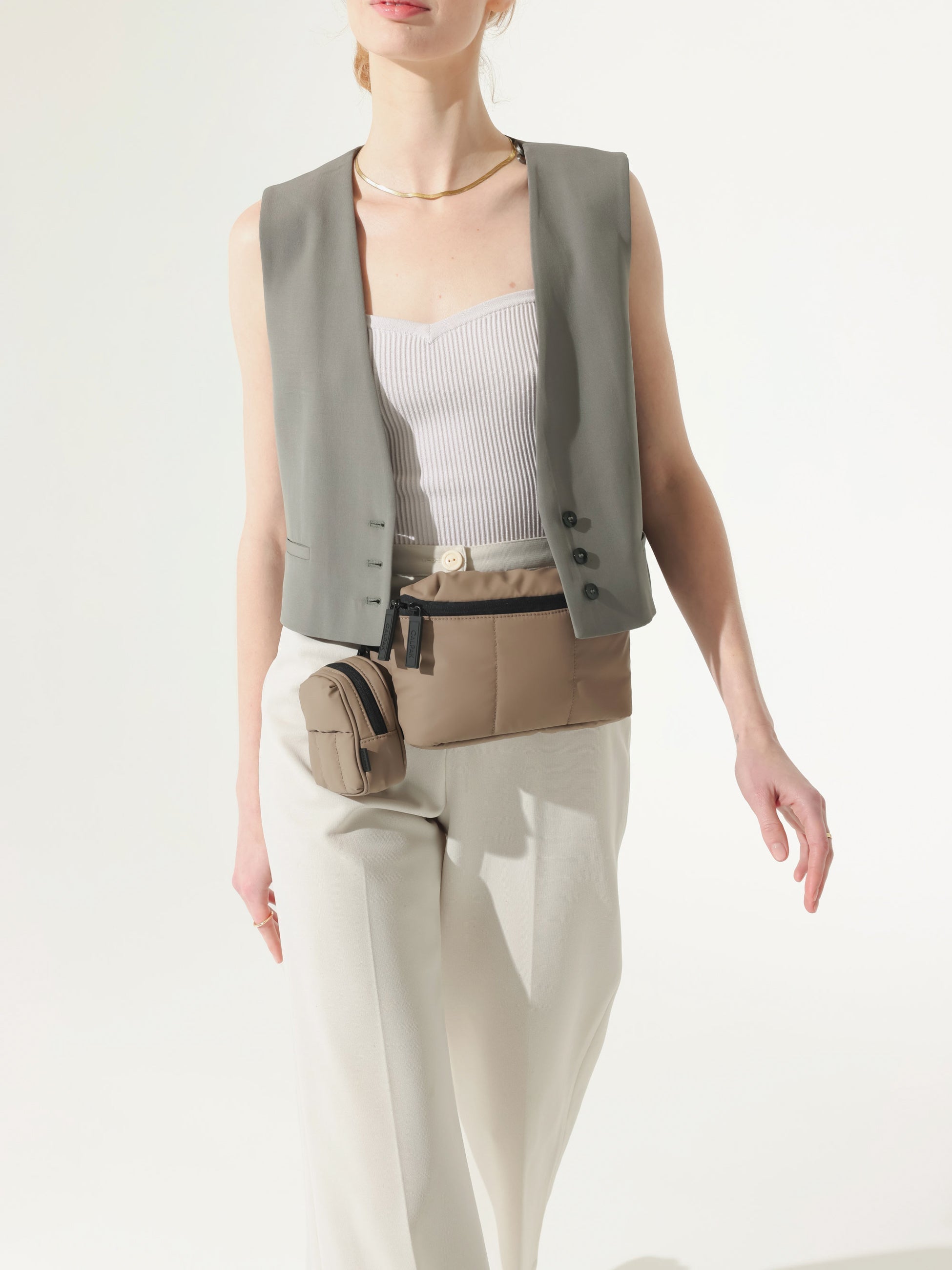 calpak-luka-breloque-sac-porte-cl-s-cherry-d-perlant image 3