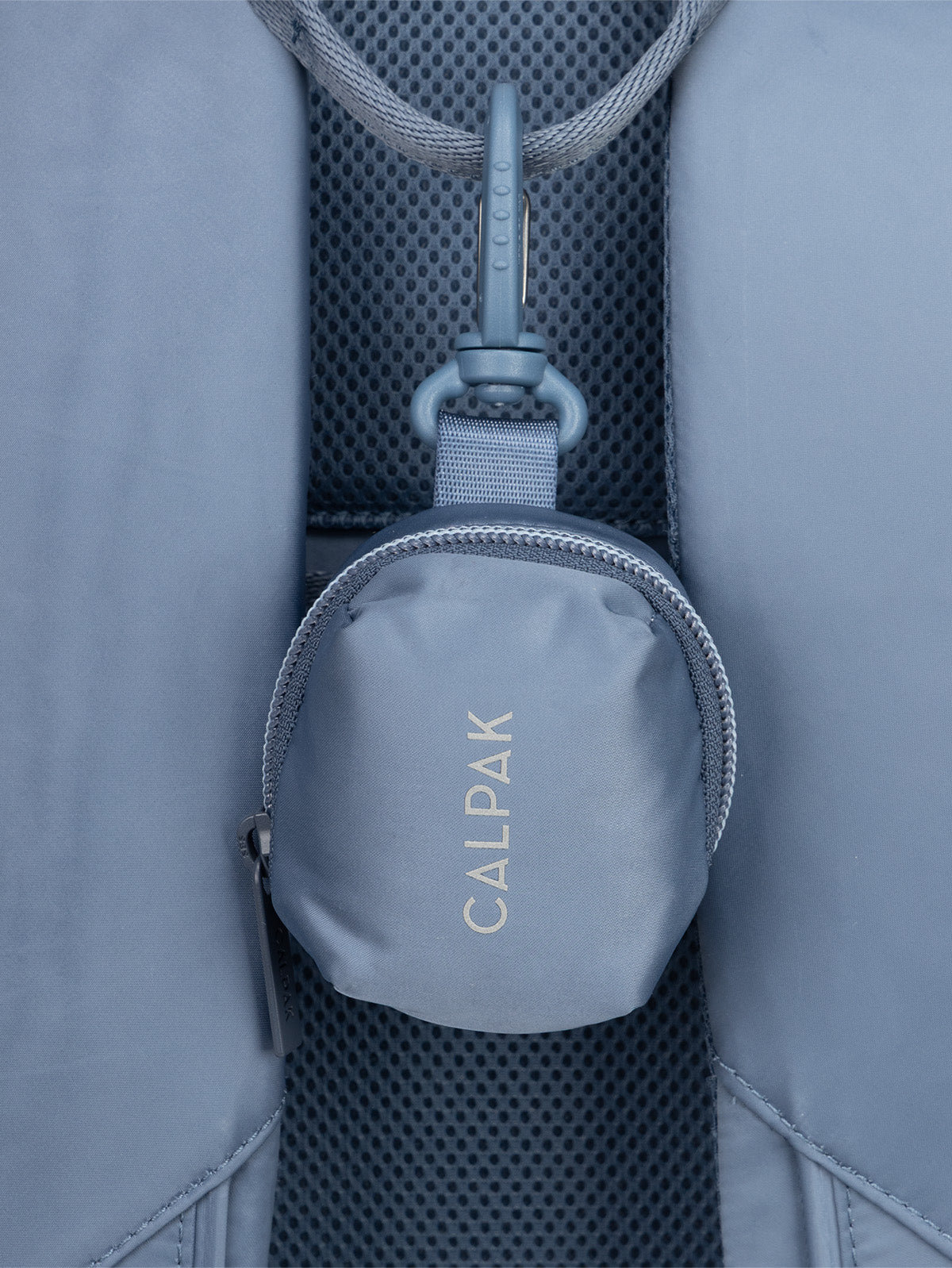 calpak-fit-zip-bag-charm-pochette-breloque-indigo-recycl-e image 3