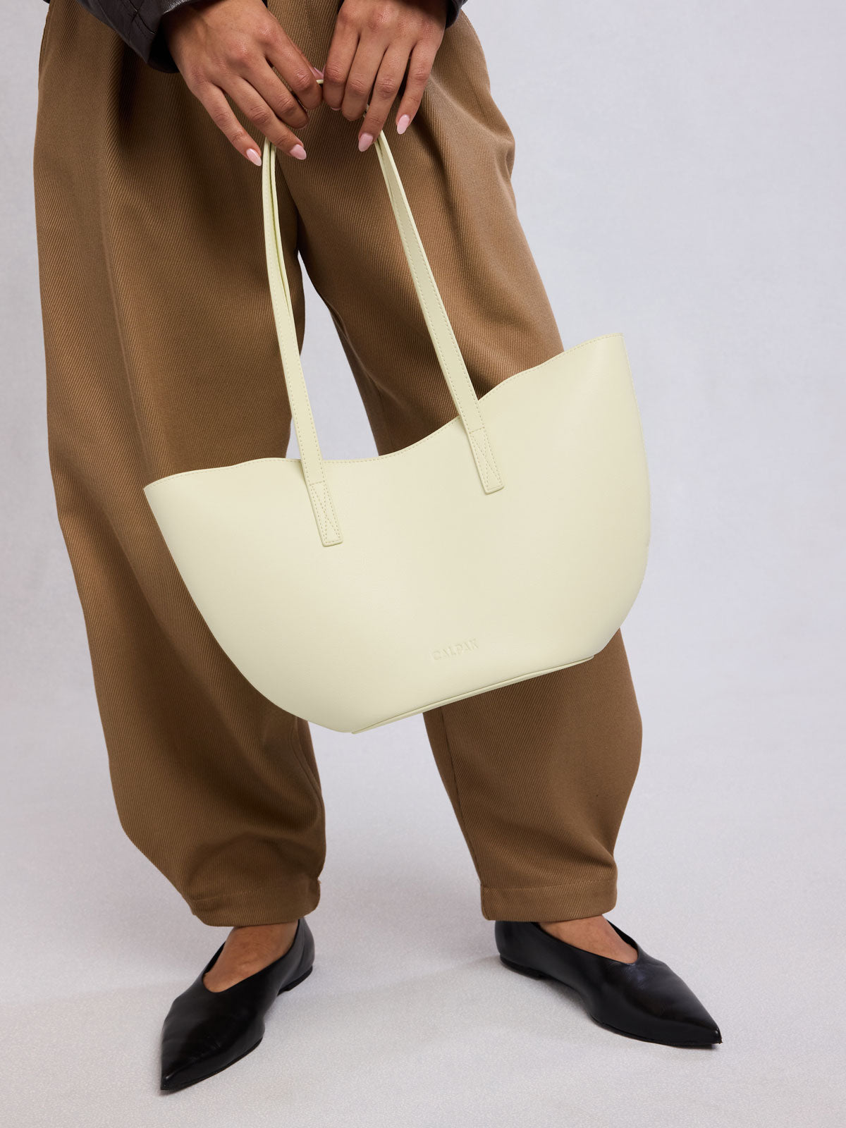 calpak-haven-tulip-tote-cabas-femme-noir image 7