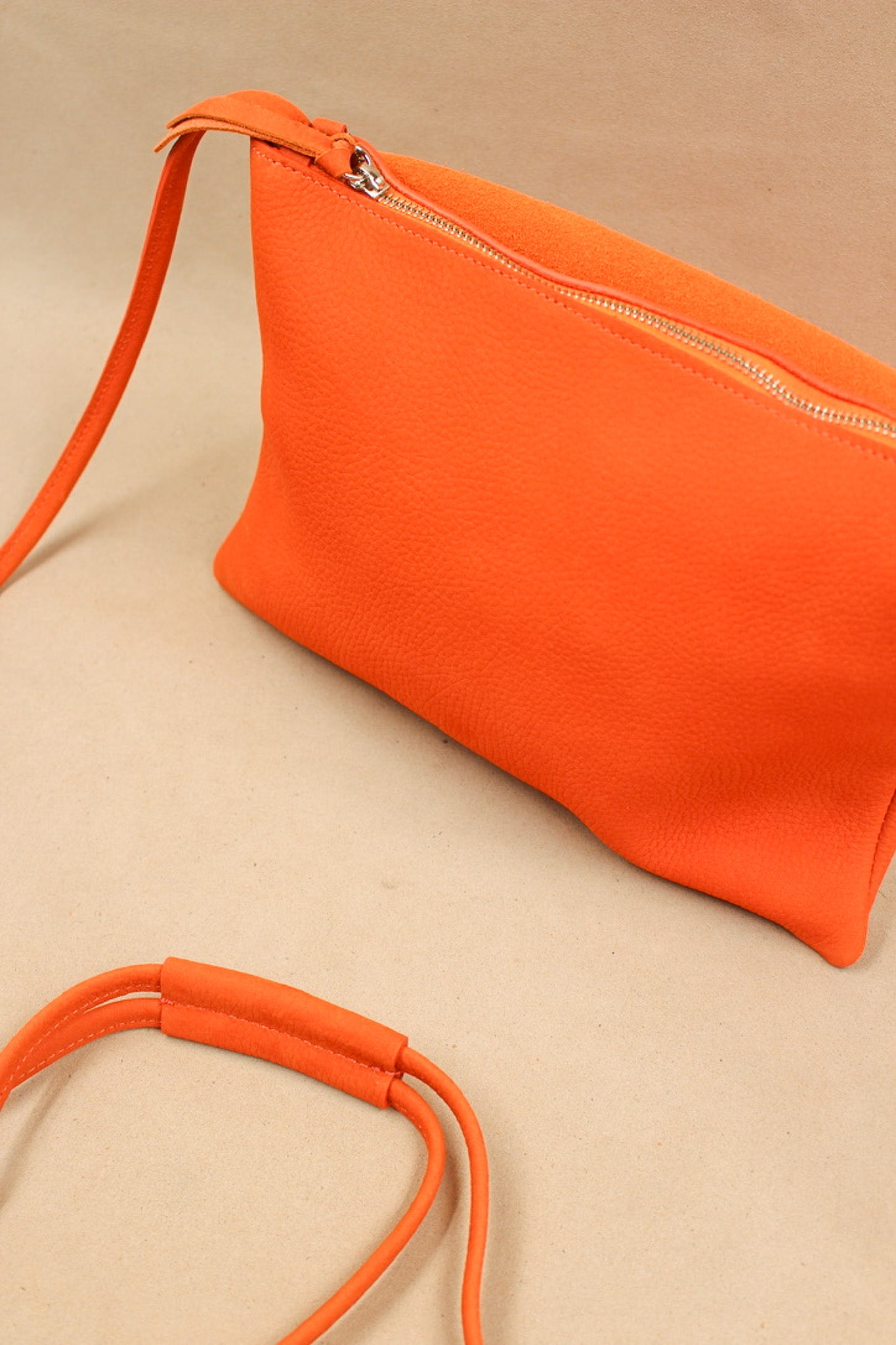 charles-et-charlus-mariette-s-pochette-nubuck-kaki-22-cm image 7