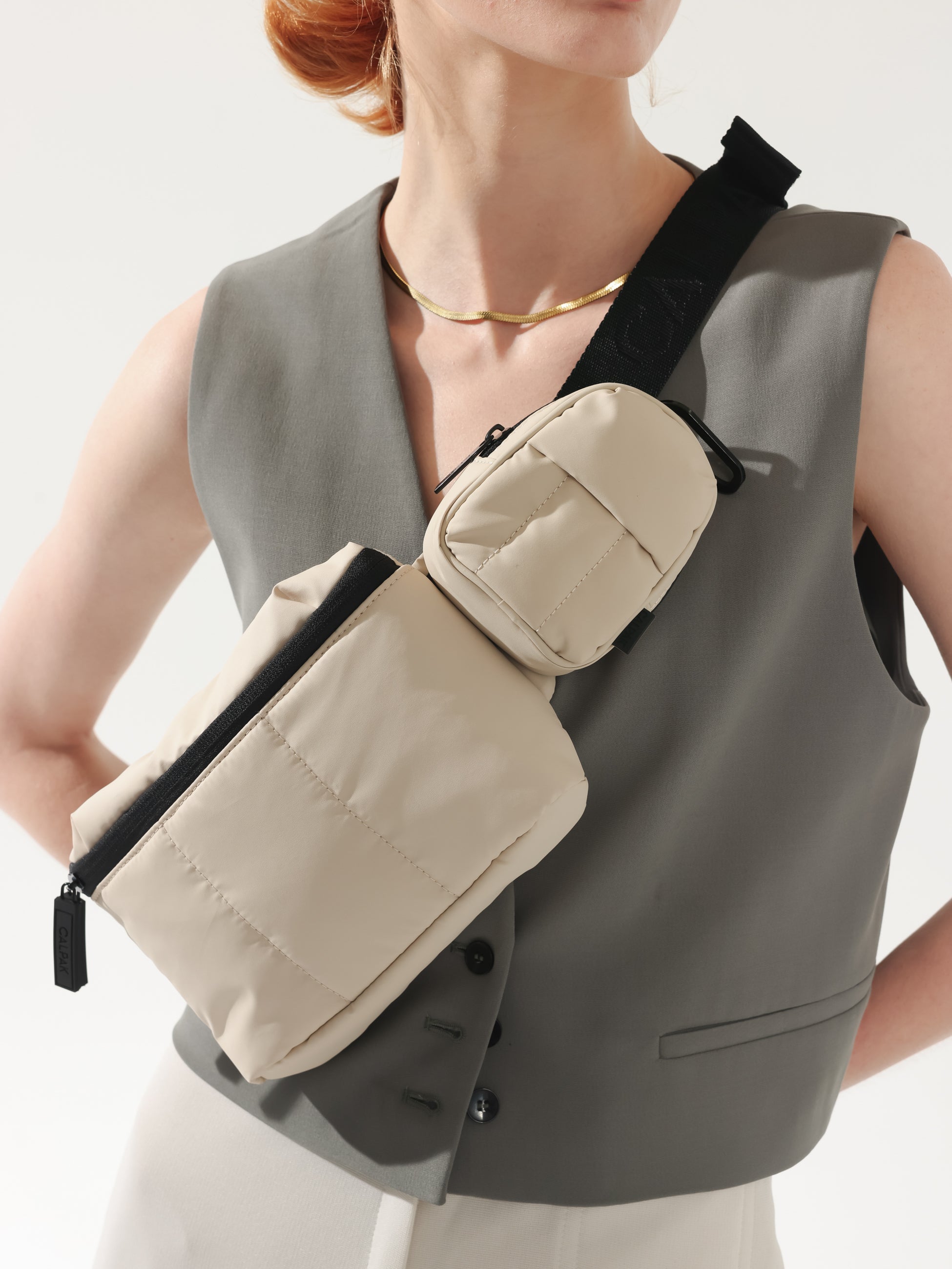calpak-luka-breloque-sac-porte-cl-s-cherry-d-perlant image 6
