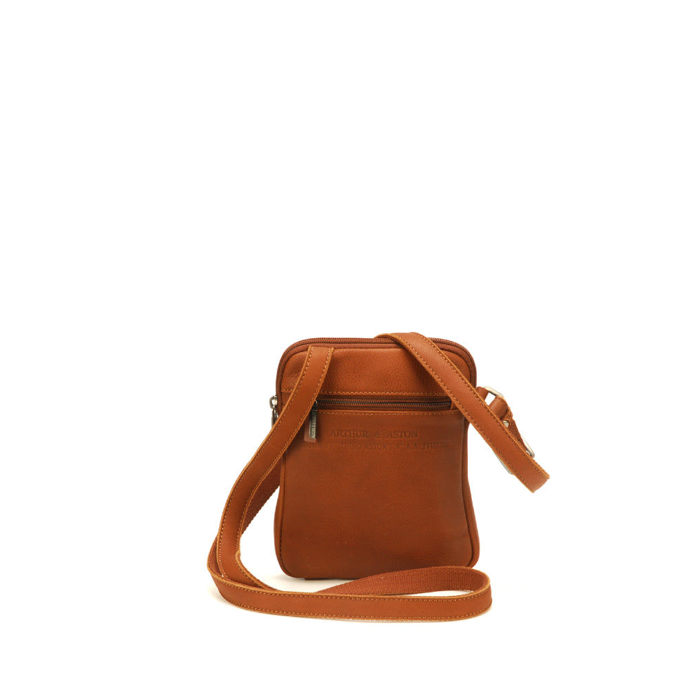 arthur-et-aston-oscar-body-bag-cuir-cognac image 5