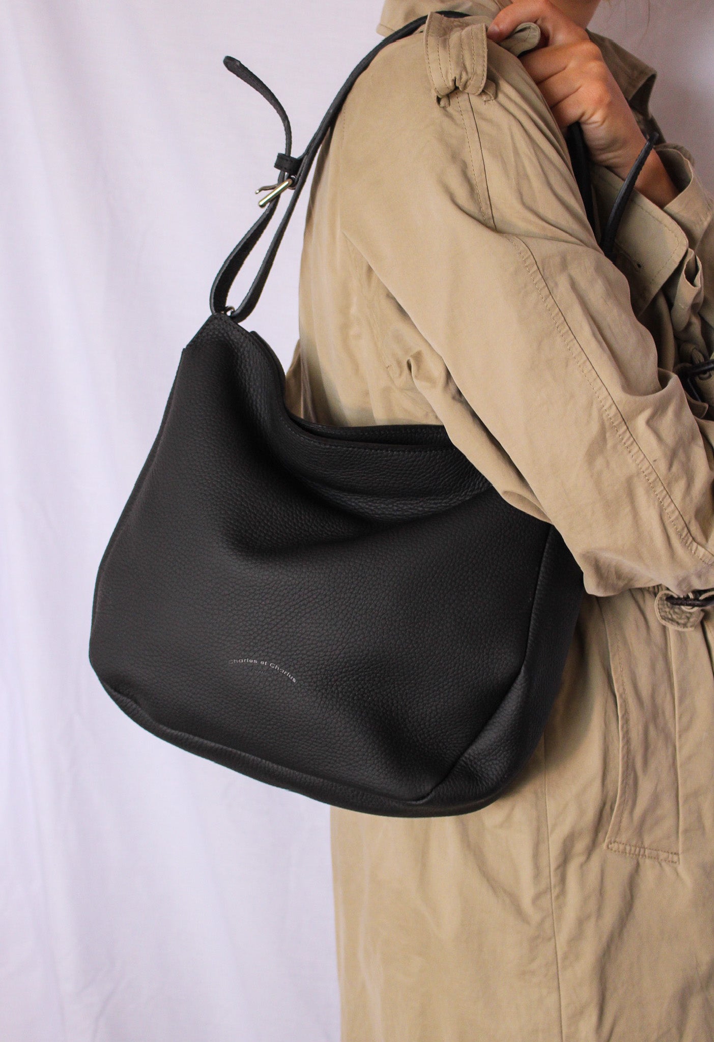 charles-et-charlus-janis-sac-hobo-cuir-grain-marine-30cm image 7