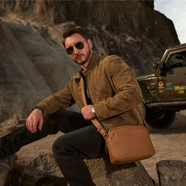 arthur-et-aston-sim-on-sac-bandouli-re-cuir-cognac-homme image 1
