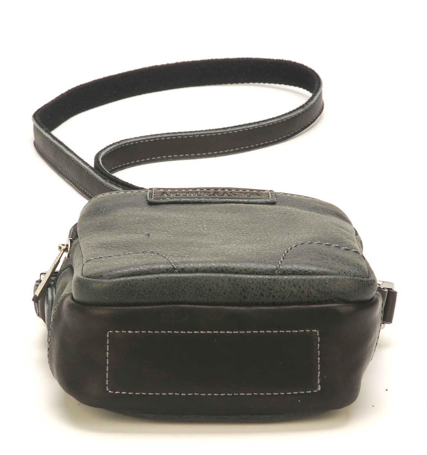 arthur-et-aston-marco-sac-travers-cuir-noir-vachette image 5