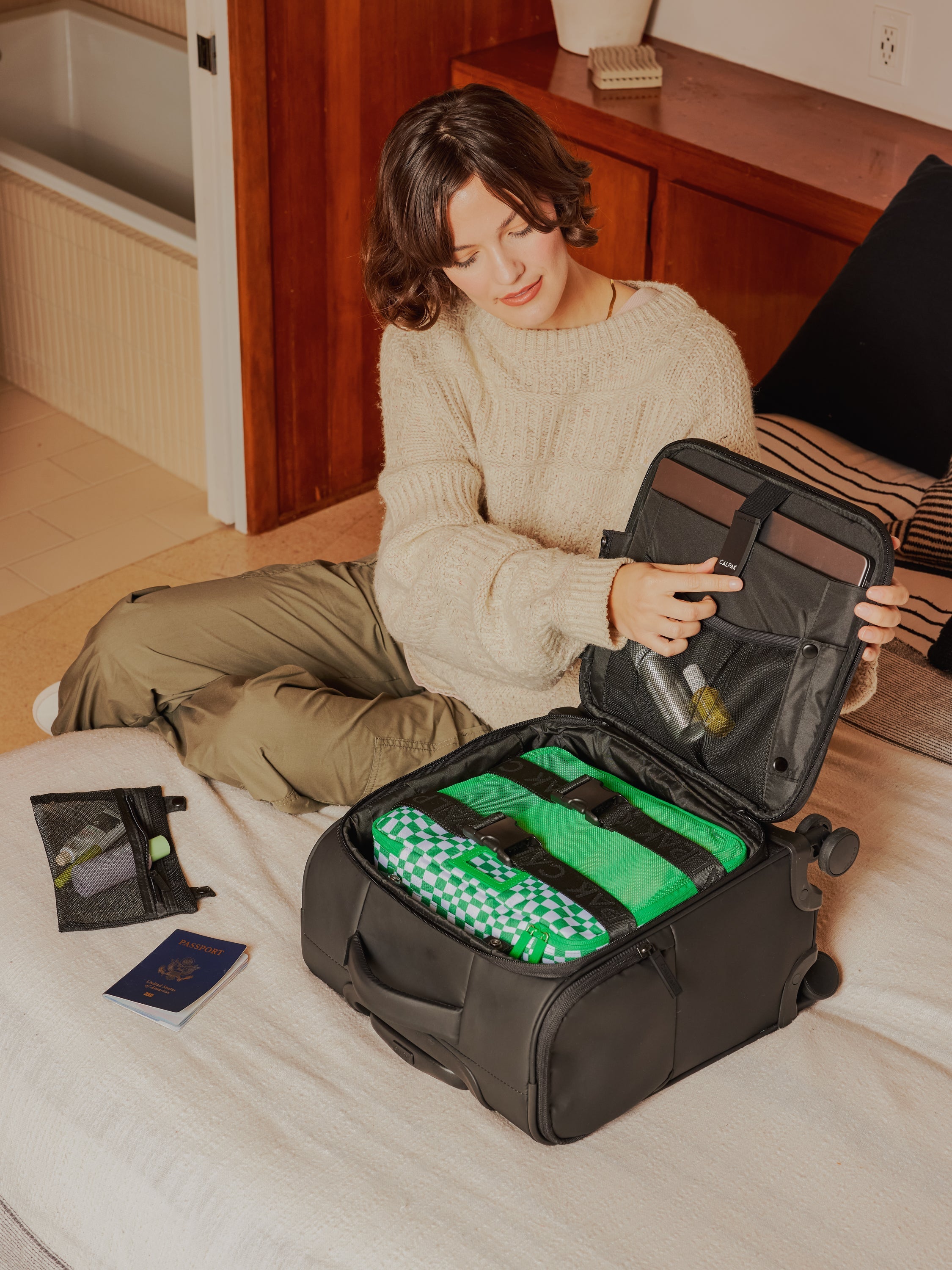 calpak-luka-mini-carry-on-valise-cabine-souple-walnut-tsa image 2