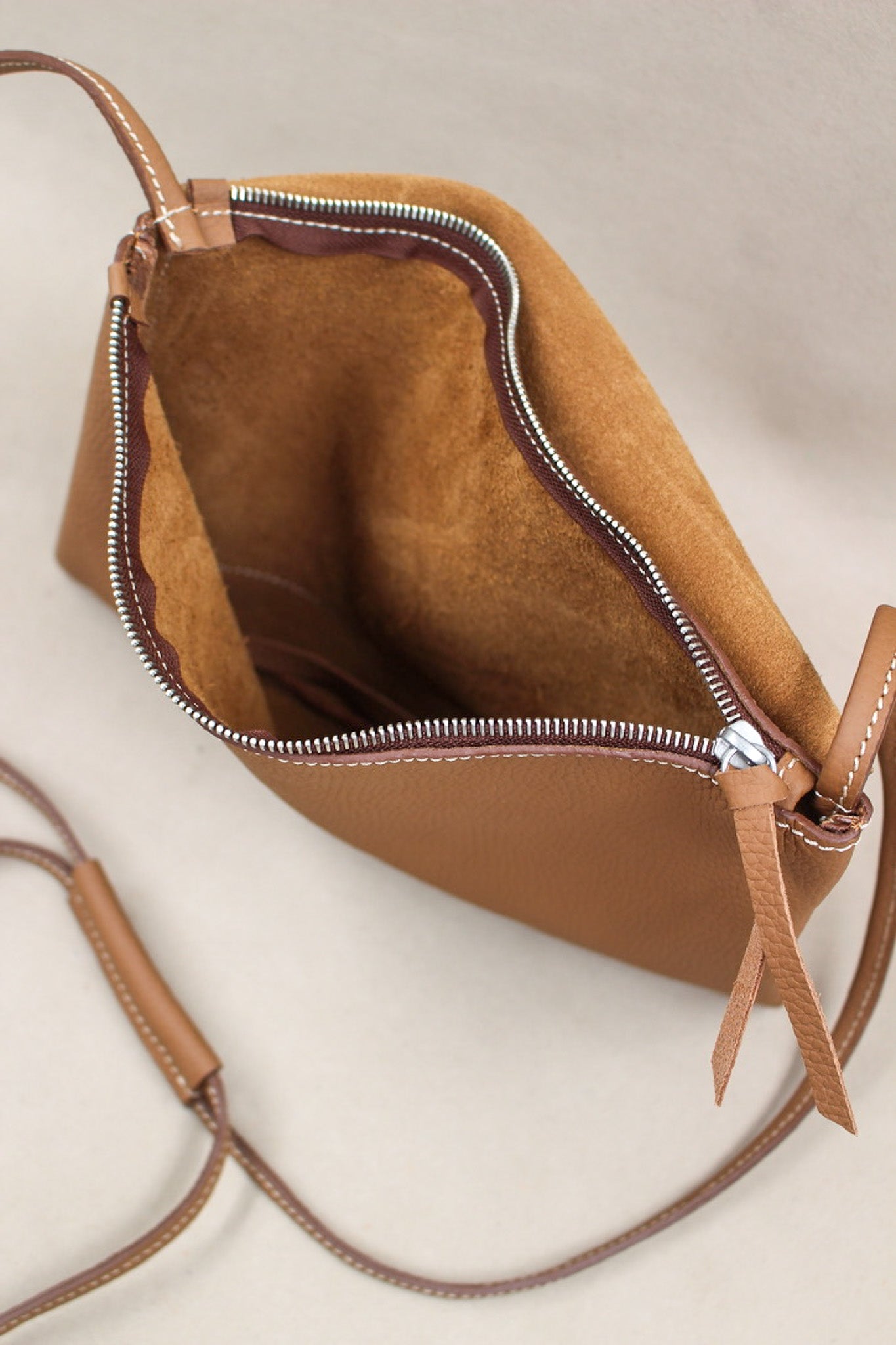 charles-et-charlus-pochette-mariette-s-cuir-grain-gold-france image 2