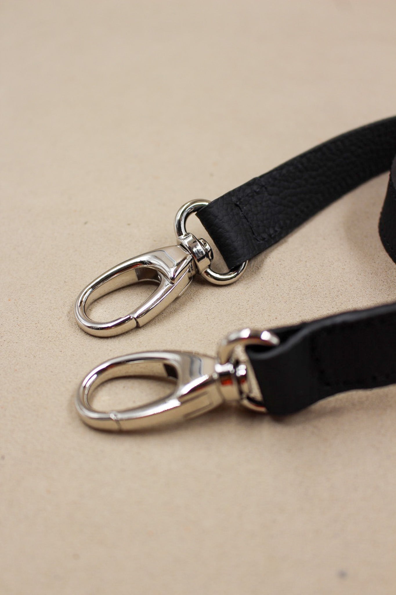 charles-et-charlus-bandouli-re-sangle-cuir-grain-noir-100cm image 2