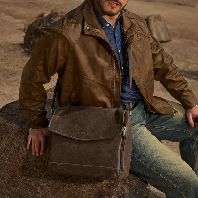 arthur-et-aston-owen-grande-besace-cuir-ch-taigne-homme image 1