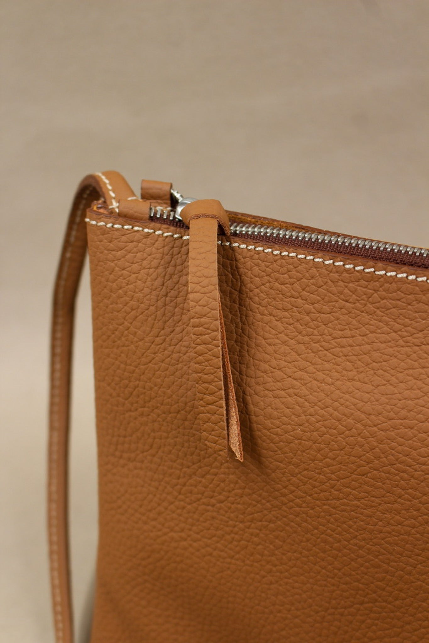 charles-et-charlus-mariette-m-pochette-cuir-marine-30-cm image 7