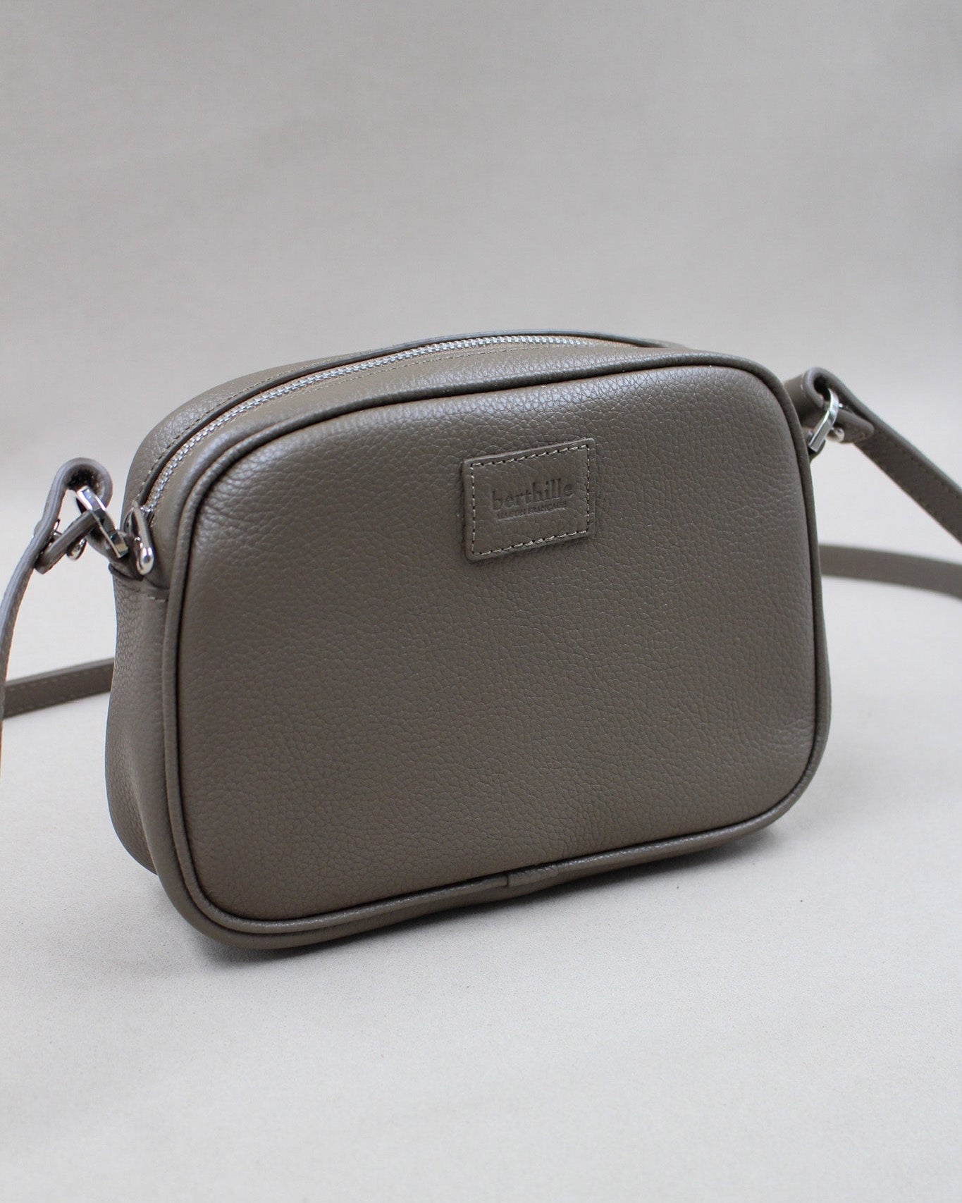 berthille-minaudi-re-pochette-cuir-noir-bandouli-re image 8