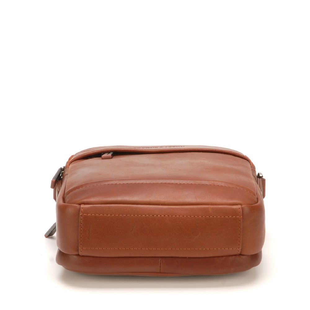 arthur-et-aston-pablo-sacoche-cuir-cognac-homme image 4