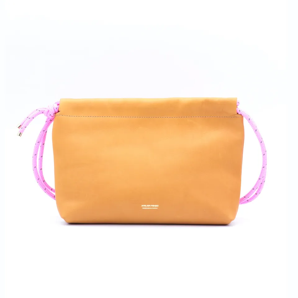 atelier-penso-lut-ce-sac-crossbody-cuir-moutarde image 1