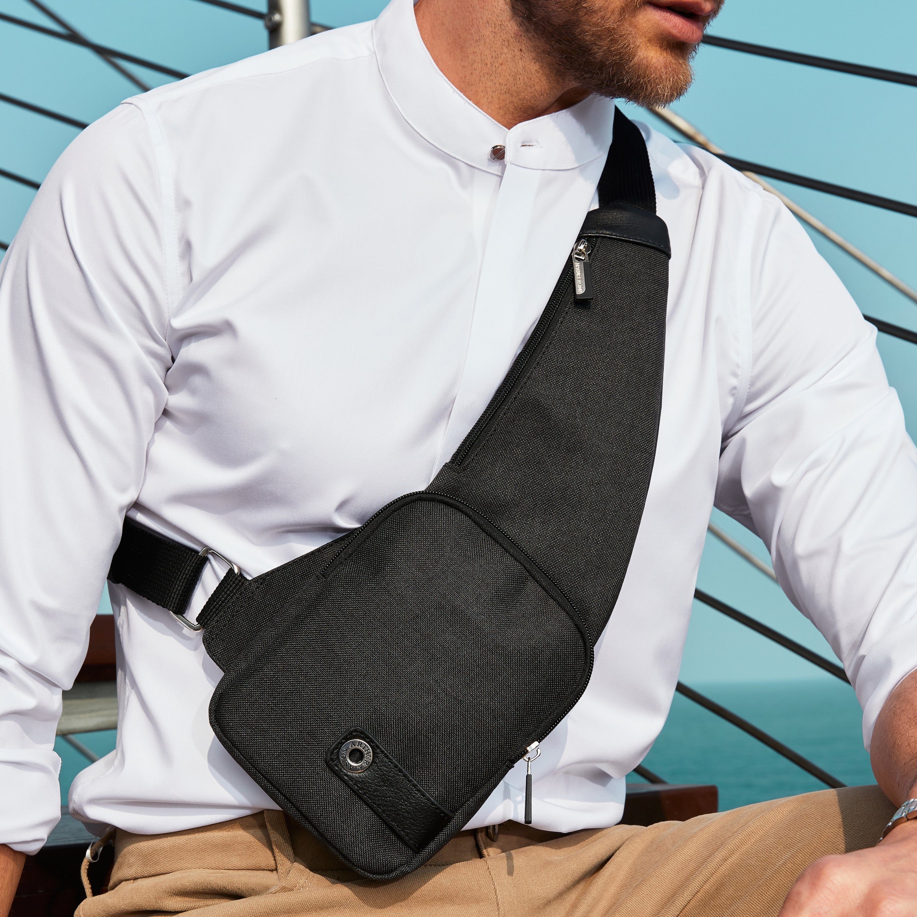 arthur-et-aston-aaron-body-bag-toile-noir-homme image 3