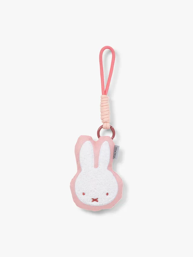 calpak-kids-miffy-breloque-sac-peluche-miffy-makes-memories image 1