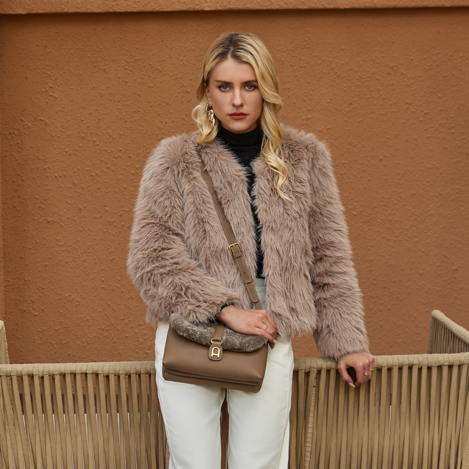 arthur-et-aston-ms015-sac-bandouli-re-cuir-caf-au-lait-fourrure image 3