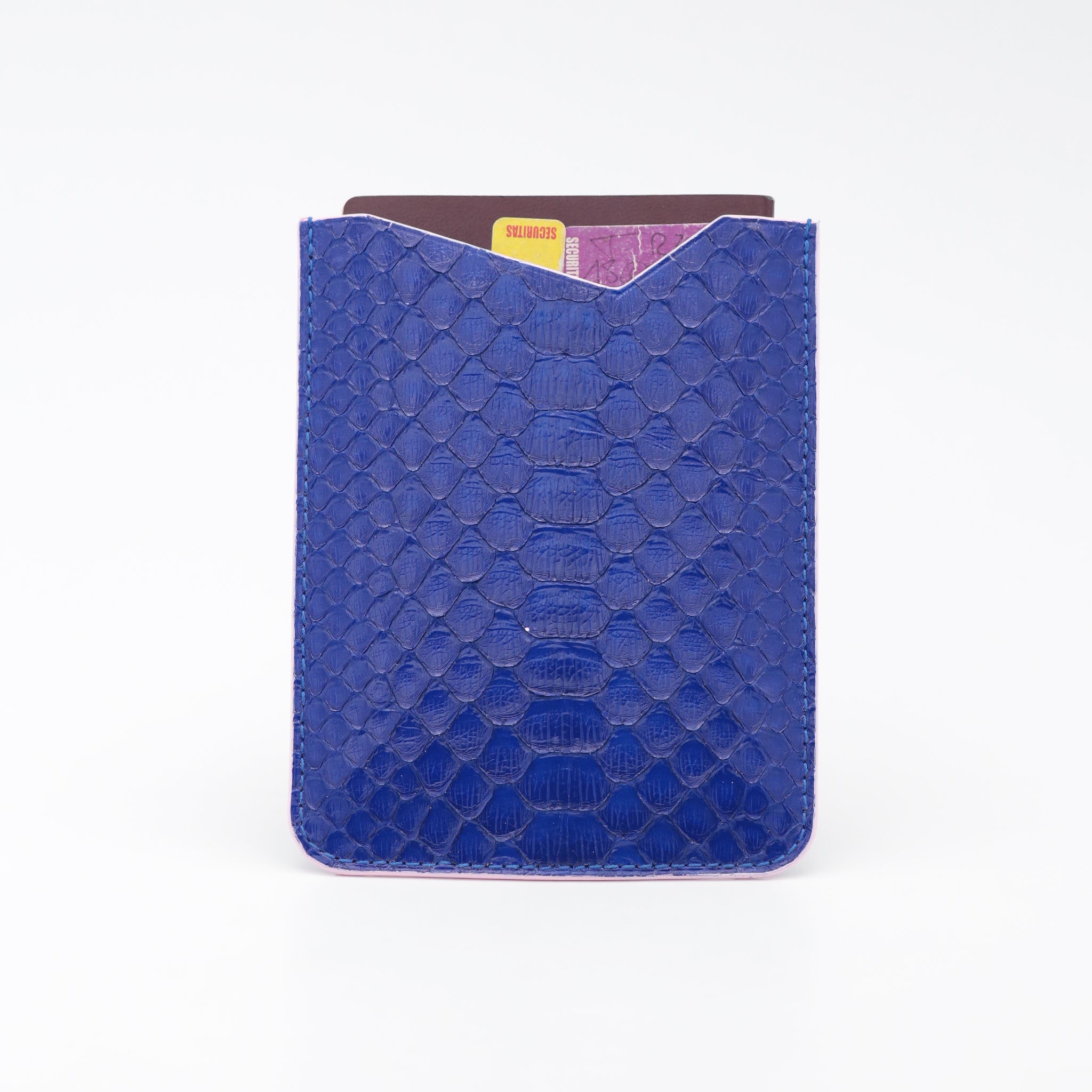 atelier-penso-prot-ge-passeports-tui-cuir-python-bleu image 3