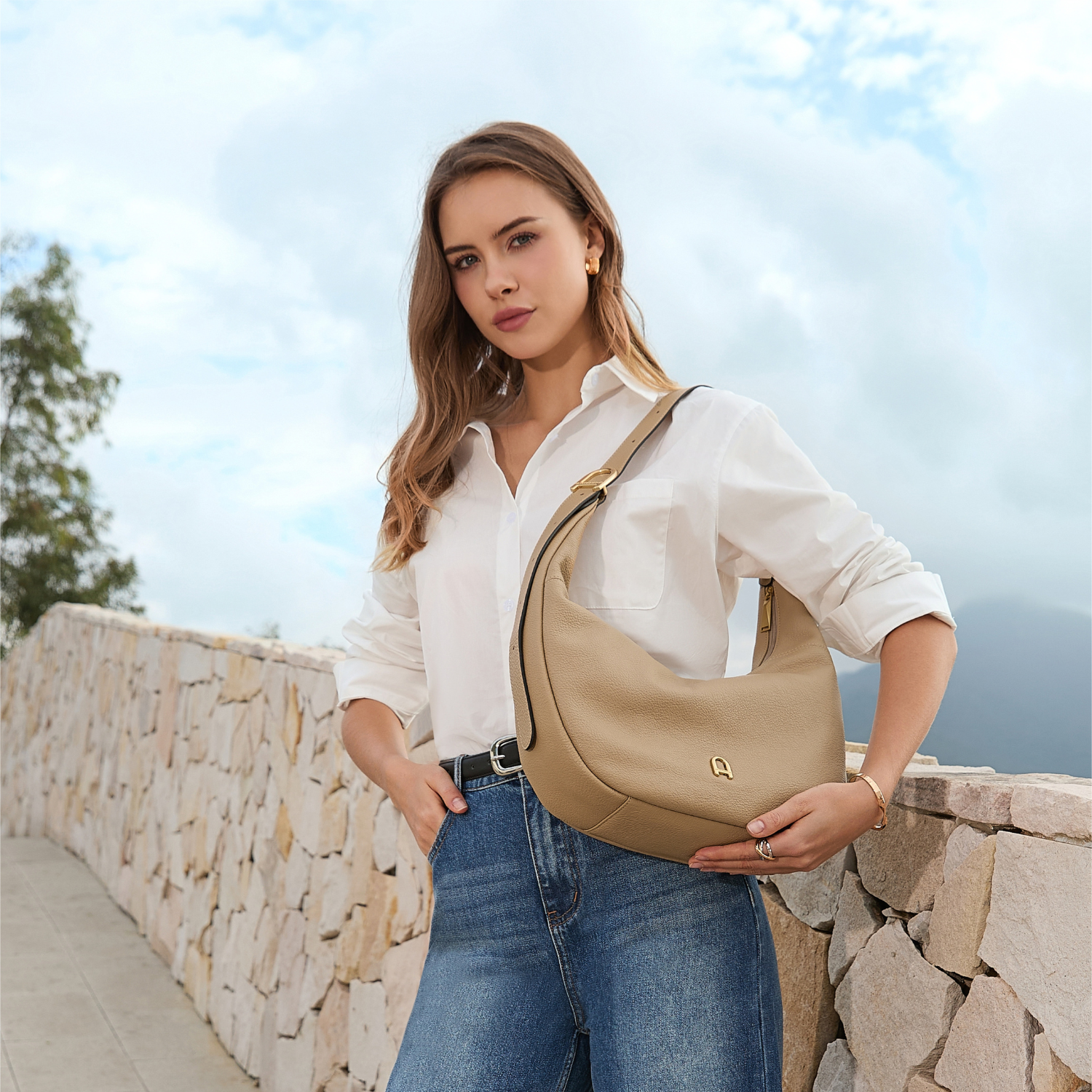 arthur-et-aston-camille-besace-cuir-naturel-demi-lune image 3