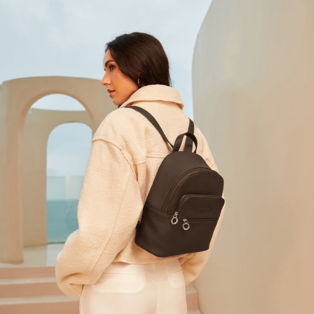 arthur-et-aston-rosalia-petit-sac-dos-cuir-chocolat image 1