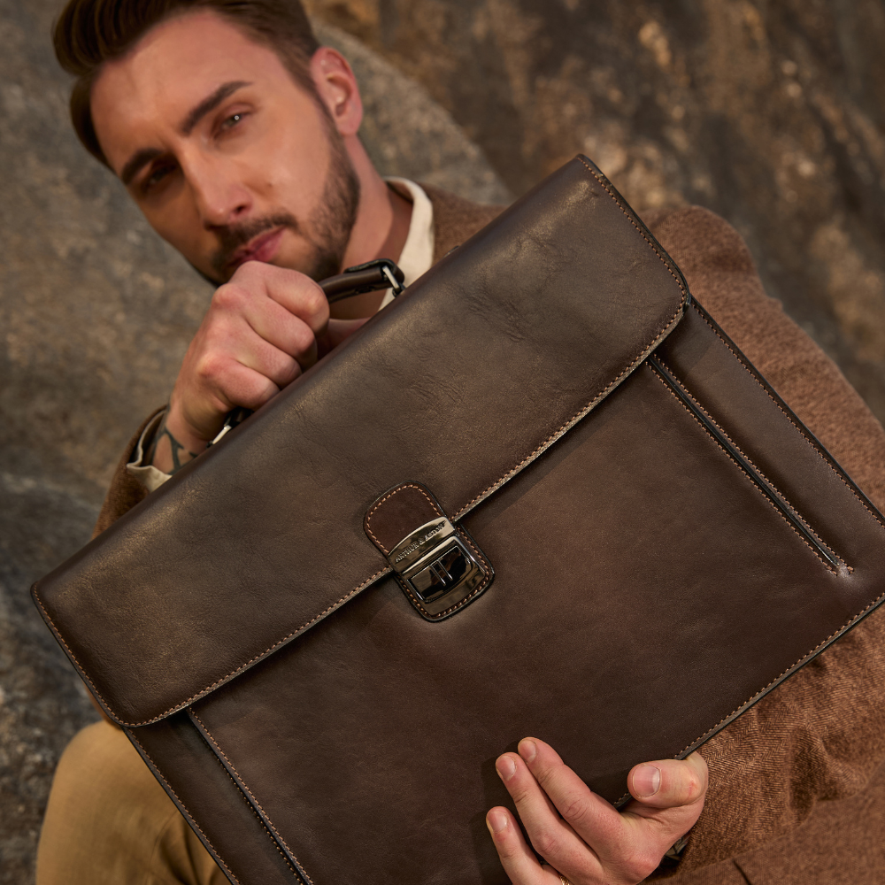 arthur-et-aston-georges-serviette-cuir-2-soufflets-moka image 1