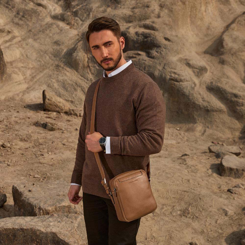 arthur-et-aston-l-on-sac-travers-cuir-homme-grand-mod-le-cognac image 1