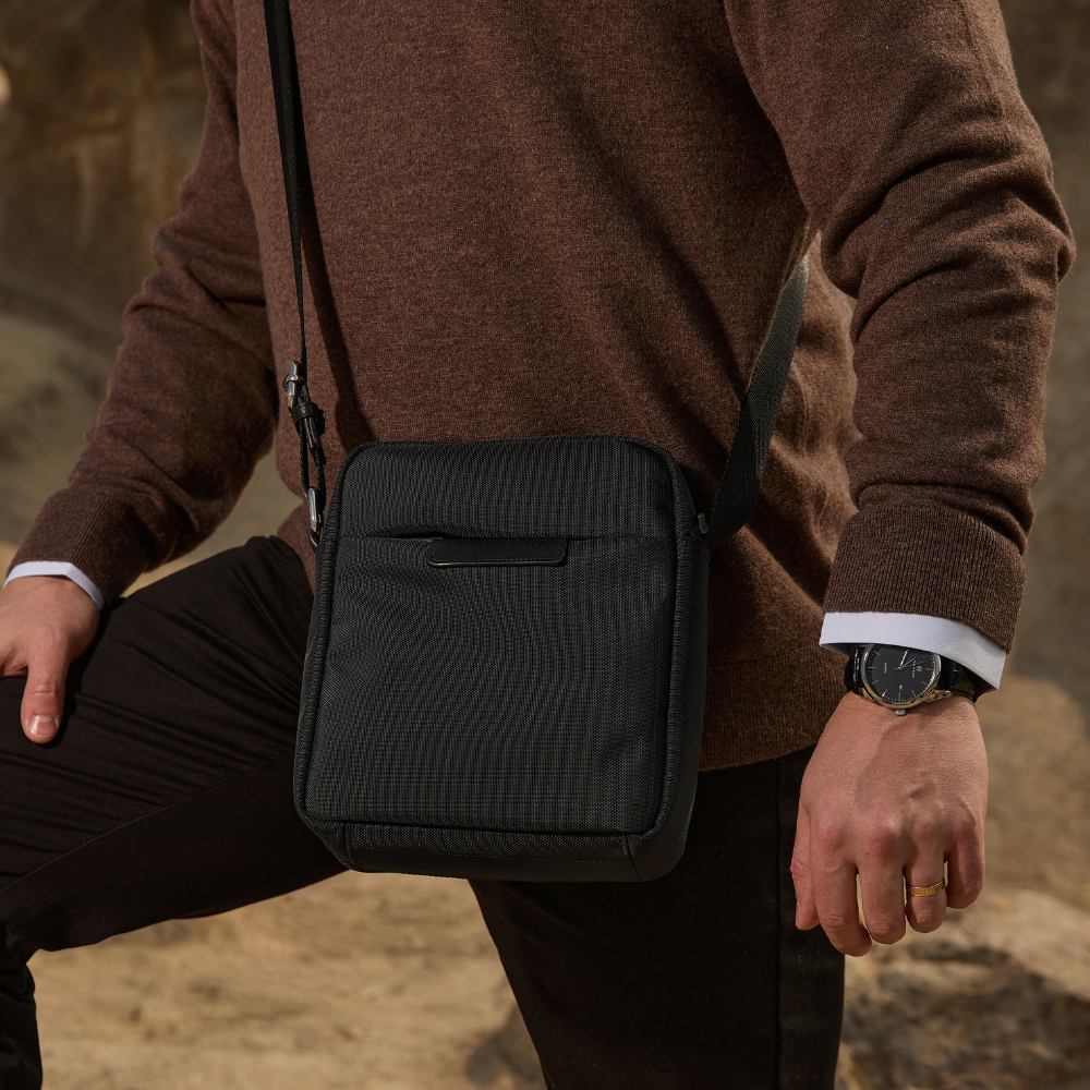 arthur-et-aston-teddy-sac-travers-toile-noir-homme image 3