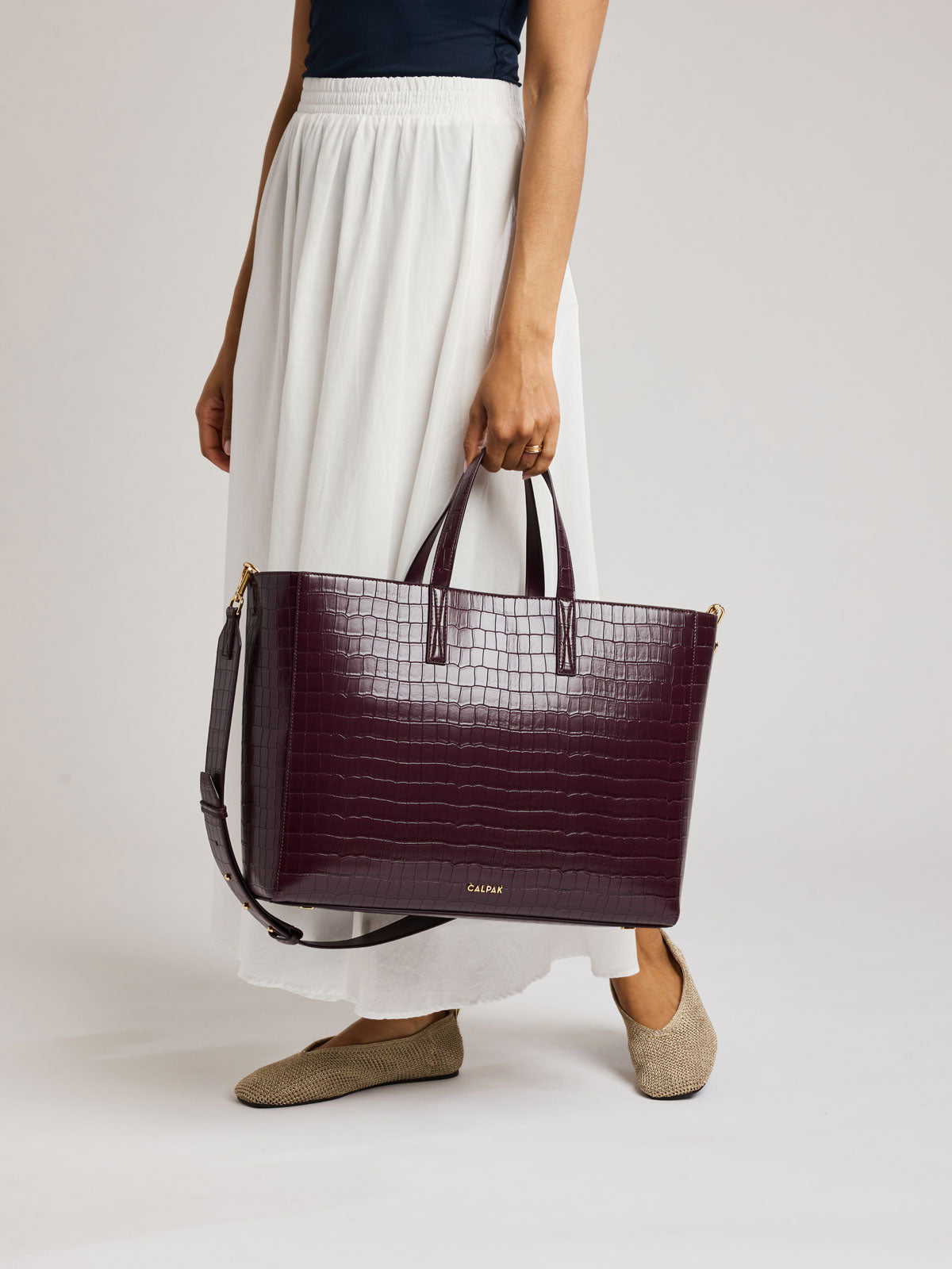calpak-haven-16-tote-sac-ordinateur-dark-cherry-croc-croco image 3