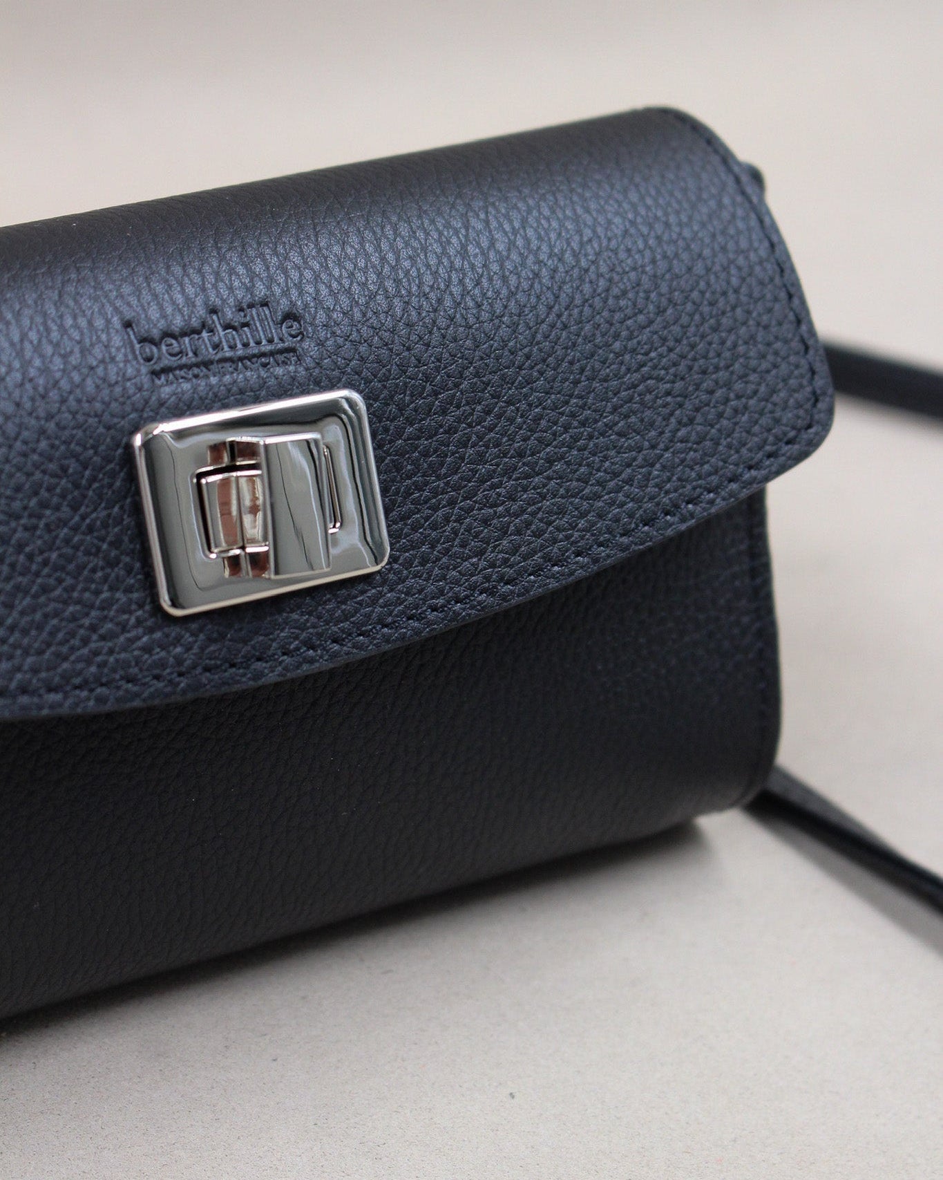 berthille-trotter-pochette-cuir-havane-vachette-pleine-fleur image 5