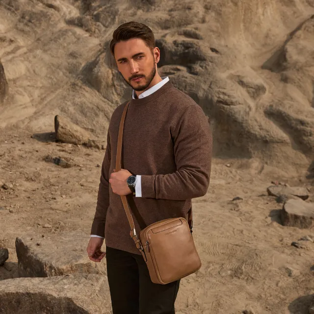 arthur-et-aston-l-on-sac-travers-cuir-homme-grand-mod-le-cognac image 1