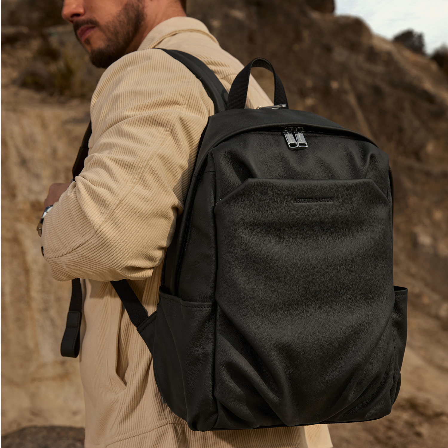 arthur-et-aston-sim-on-sac-dos-cuir-noir-grain image 3