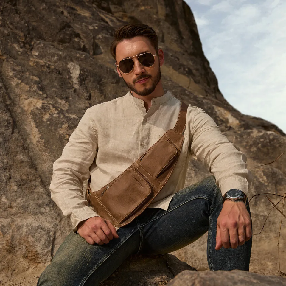 arthur-et-aston-cristiano-body-bag-cuir-cognac-destroy image 1
