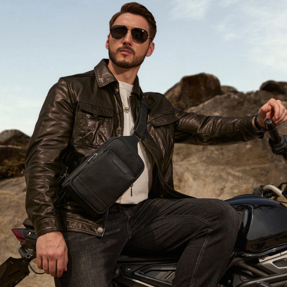 arthur-et-aston-ars-ne-body-bag-cuir-noir-pleine-fleur image 1