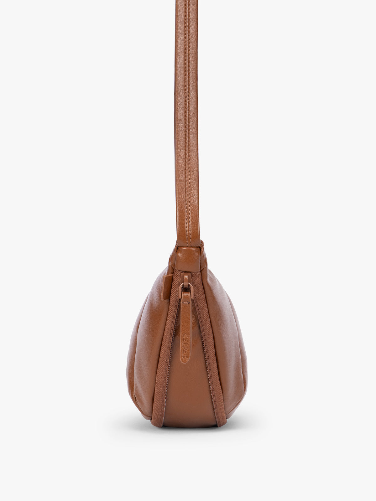 calpak-luka-sac-croissant-cuir-vegan-dark-cherry image 8