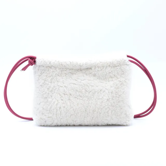 atelier-penso-lut-ce-sac-crossbody-shearling-blanc-hiver image 1