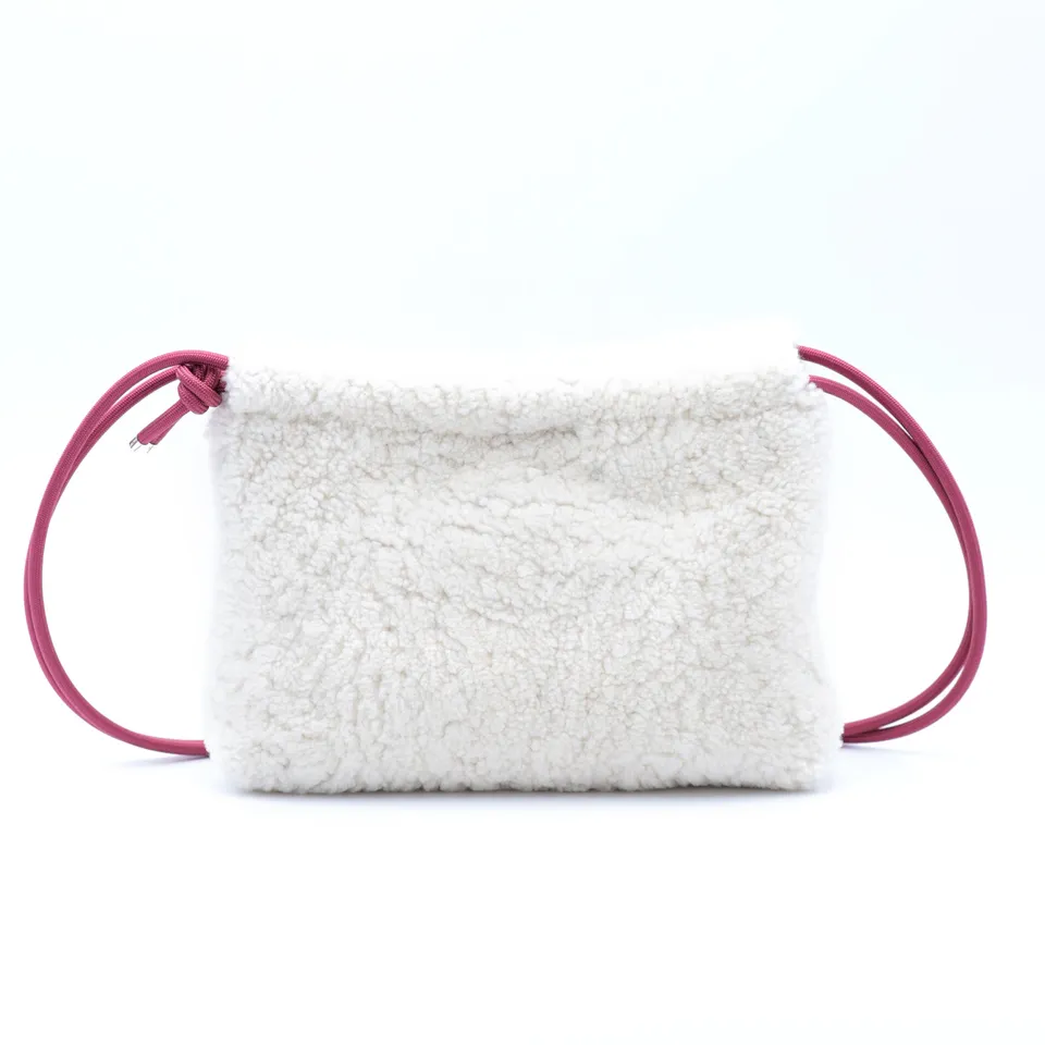 atelier-penso-lut-ce-sac-crossbody-shearling-blanc-hiver image 1