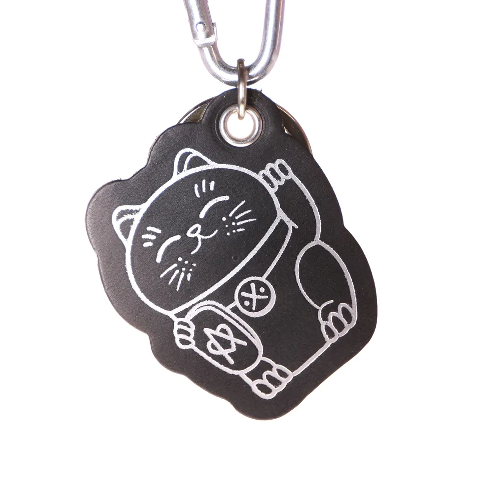 atelier-penso-luckey-holder-lucky-cat-porte-cl-s-noir-blanc image 1