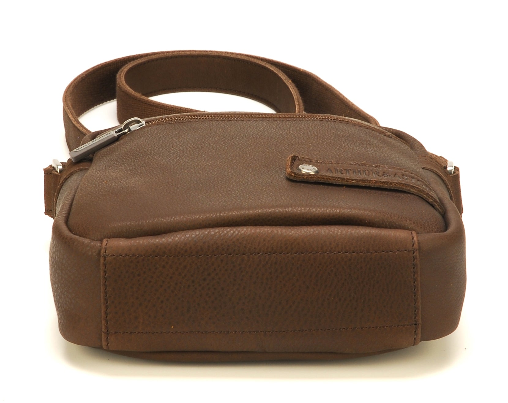 arthur-et-aston-oscar-petit-sac-travers-cuir-ch-taigne image 4
