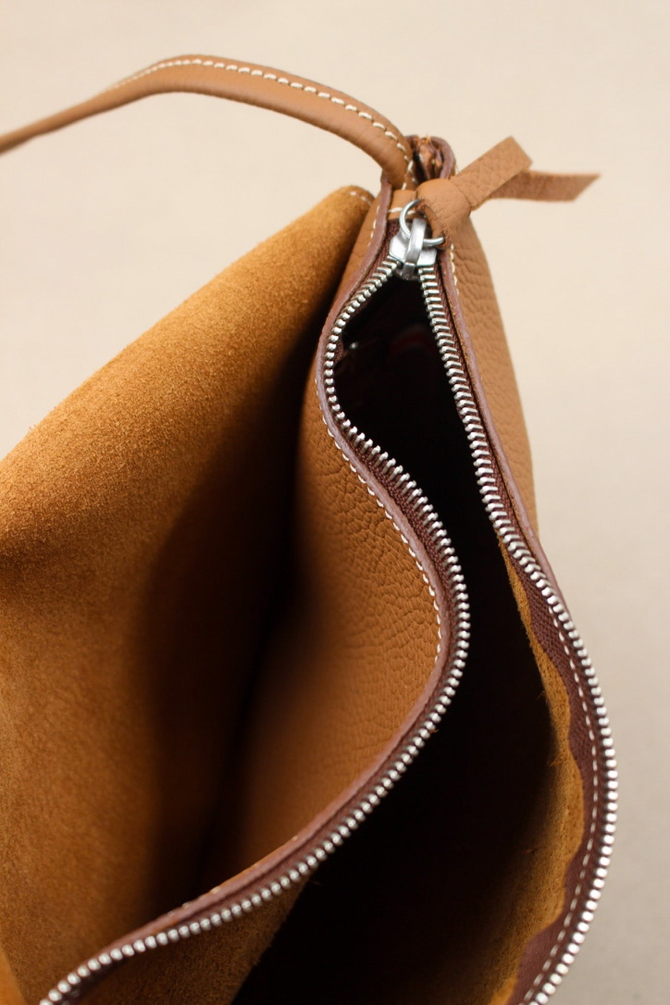charles-et-charlus-mariette-m-pochette-cuir-marine-30-cm image 8