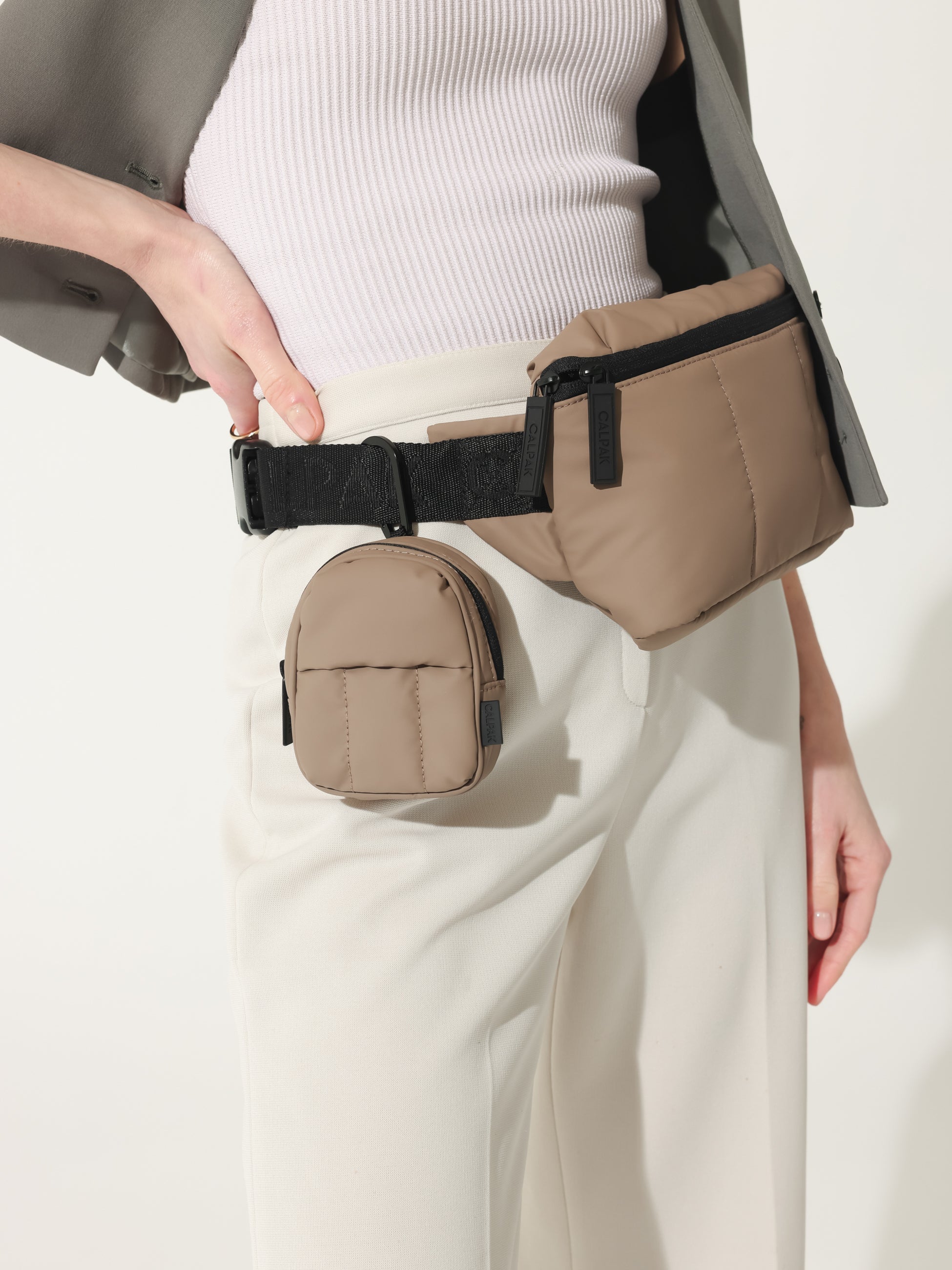 calpak-luka-breloque-sac-porte-cl-s-cherry-d-perlant image 2