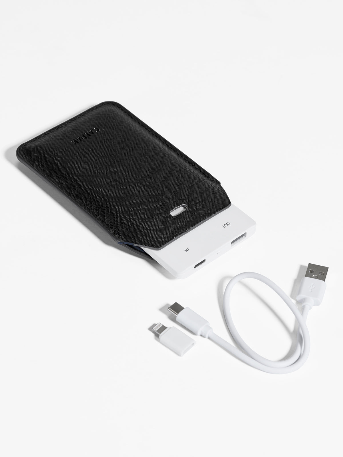 calpak-luggage-tag-charger-tiquette-noire-2500-mah image 3