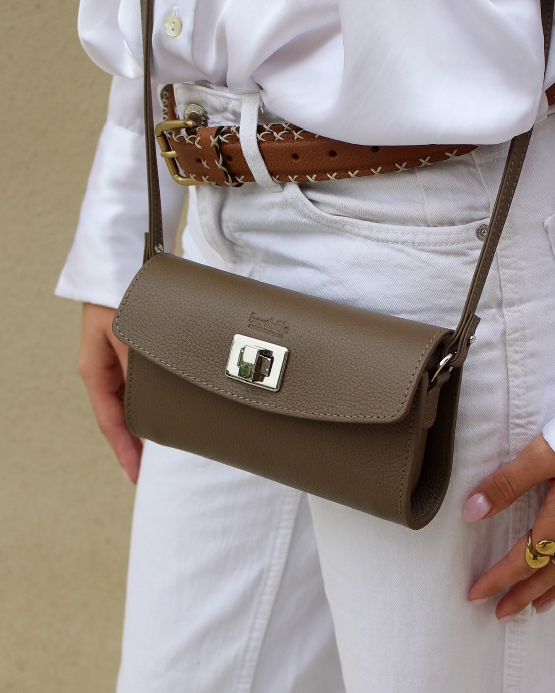 berthille-trotter-pochette-cuir-havane-vachette-pleine-fleur image 3