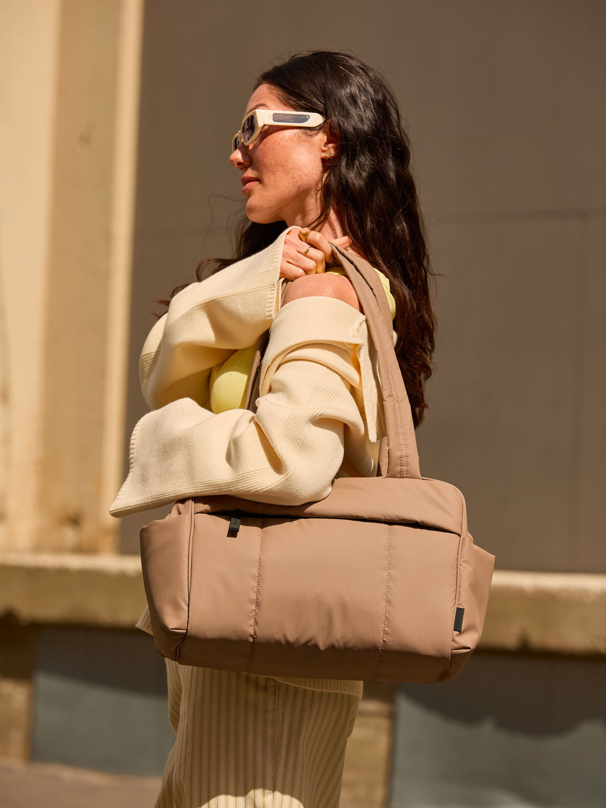 calpak-luka-mini-duffel-sac-chocolat-l-ger-sport image 2