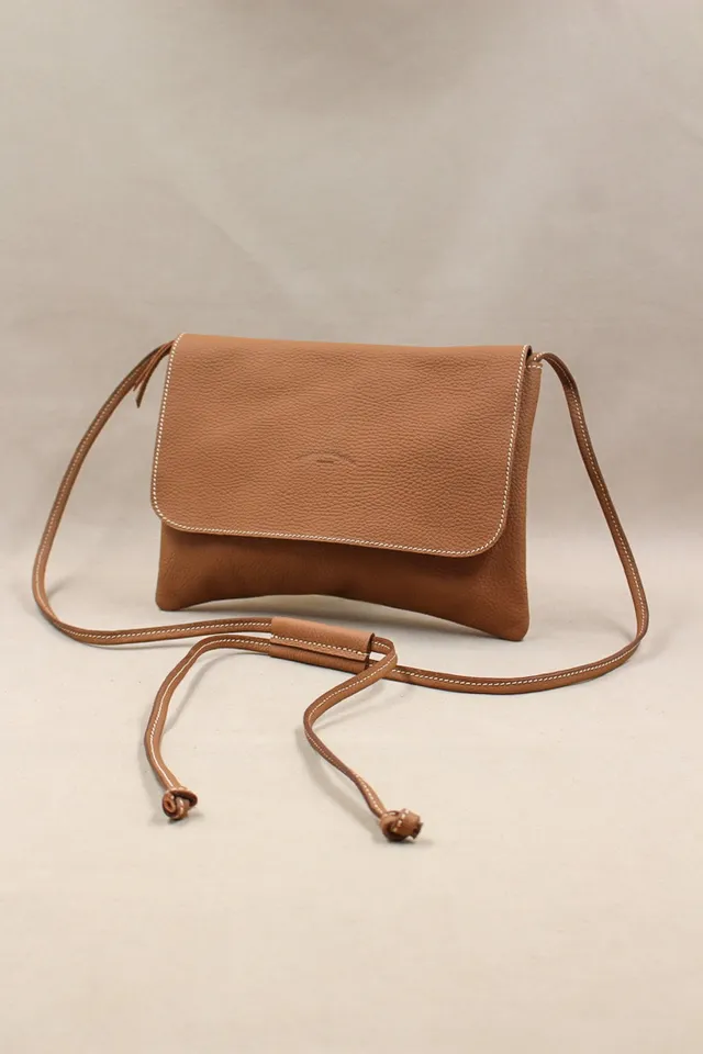 charles-et-charlus-pochette-mariette-s-cuir-grain-gold-france image 1