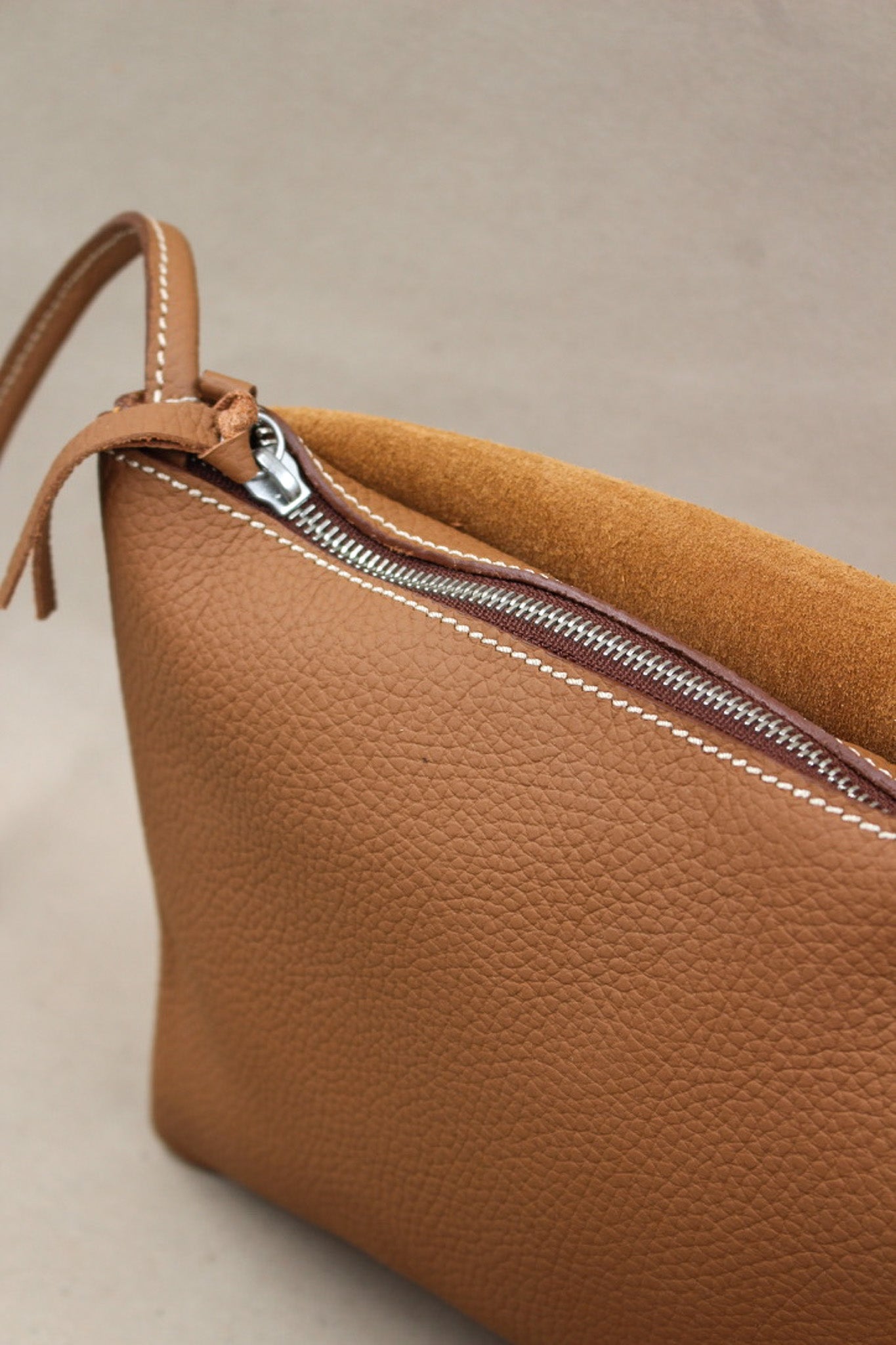charles-et-charlus-pochette-mariette-s-cuir-grain-gold-france image 4