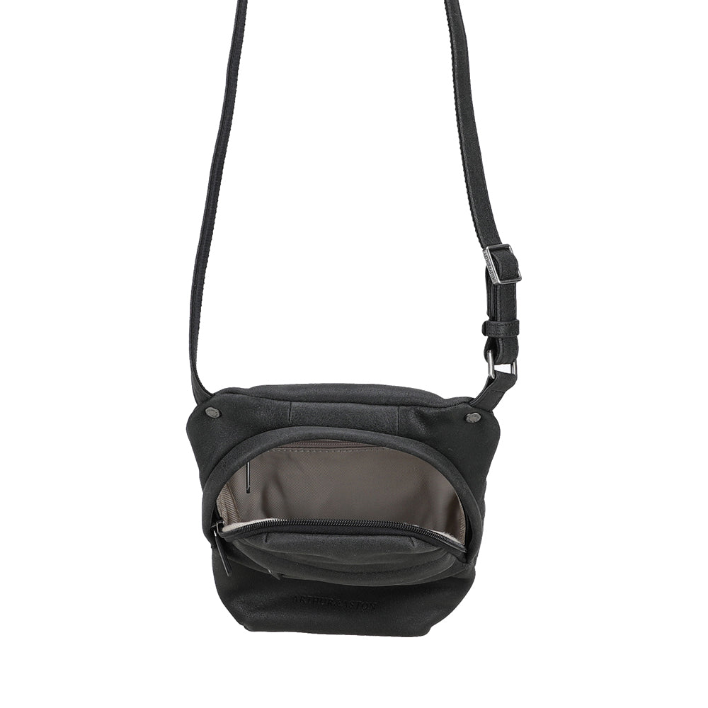 arthur-et-aston-achille-petit-sac-travers-cuir-noir-pleine-fleur image 4