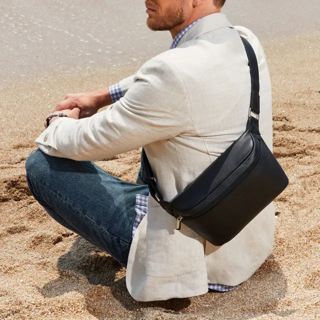 arthur-et-aston-dorian-sac-banane-cuir-noir-vachette image 1
