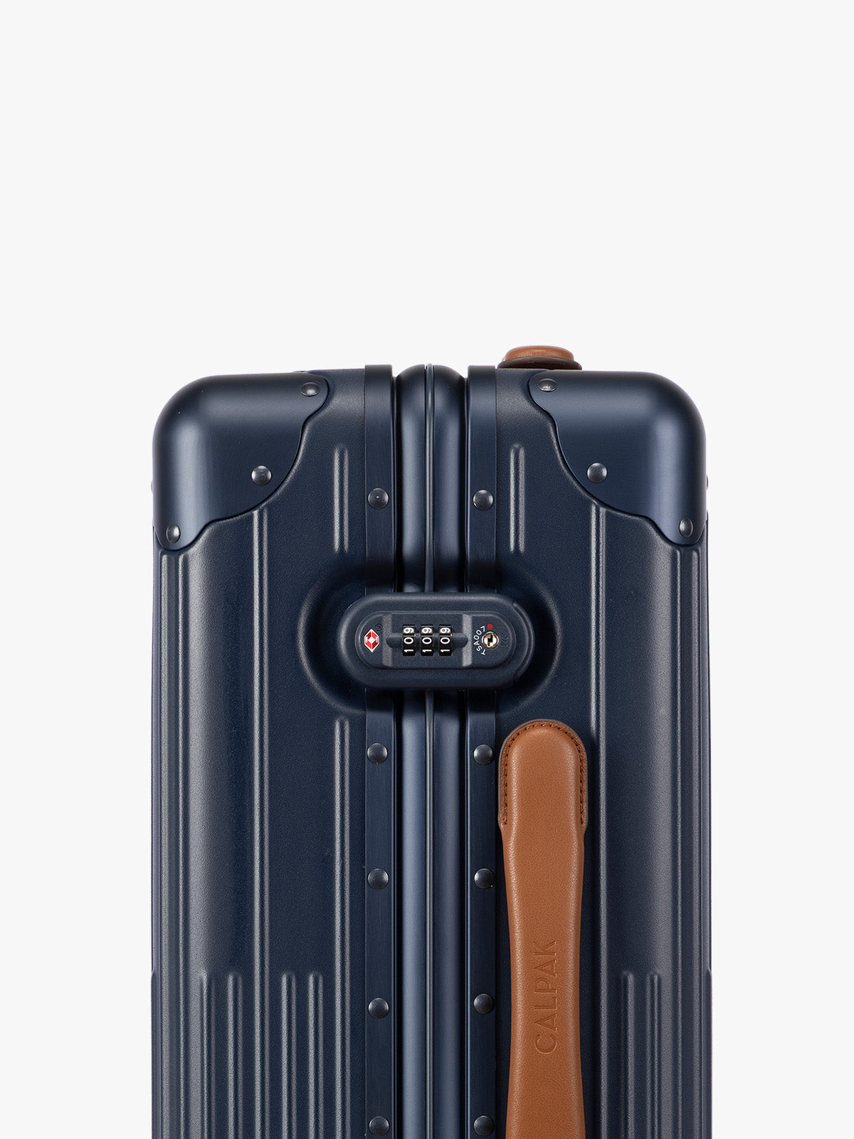 calpak-vault-carry-on-valise-cabine-rigide-dark-cherry-extensible image 7