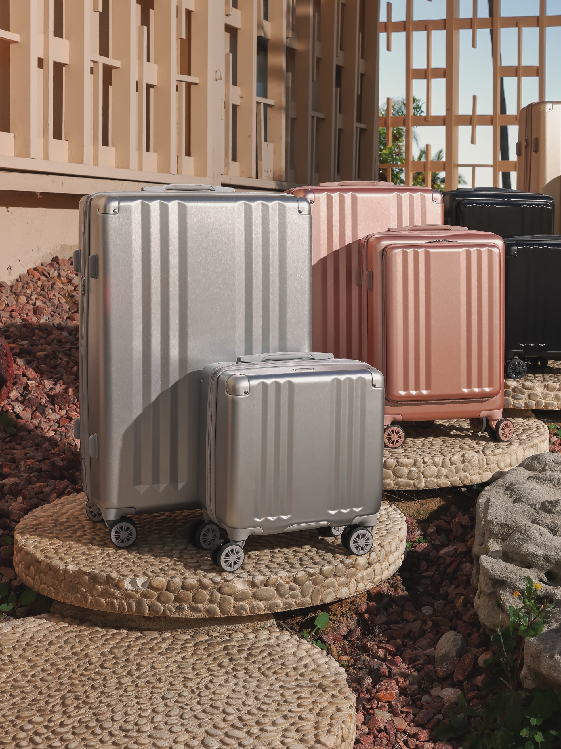 calpak-ambeur-mini-valise-cabine-rigide-noire image 2