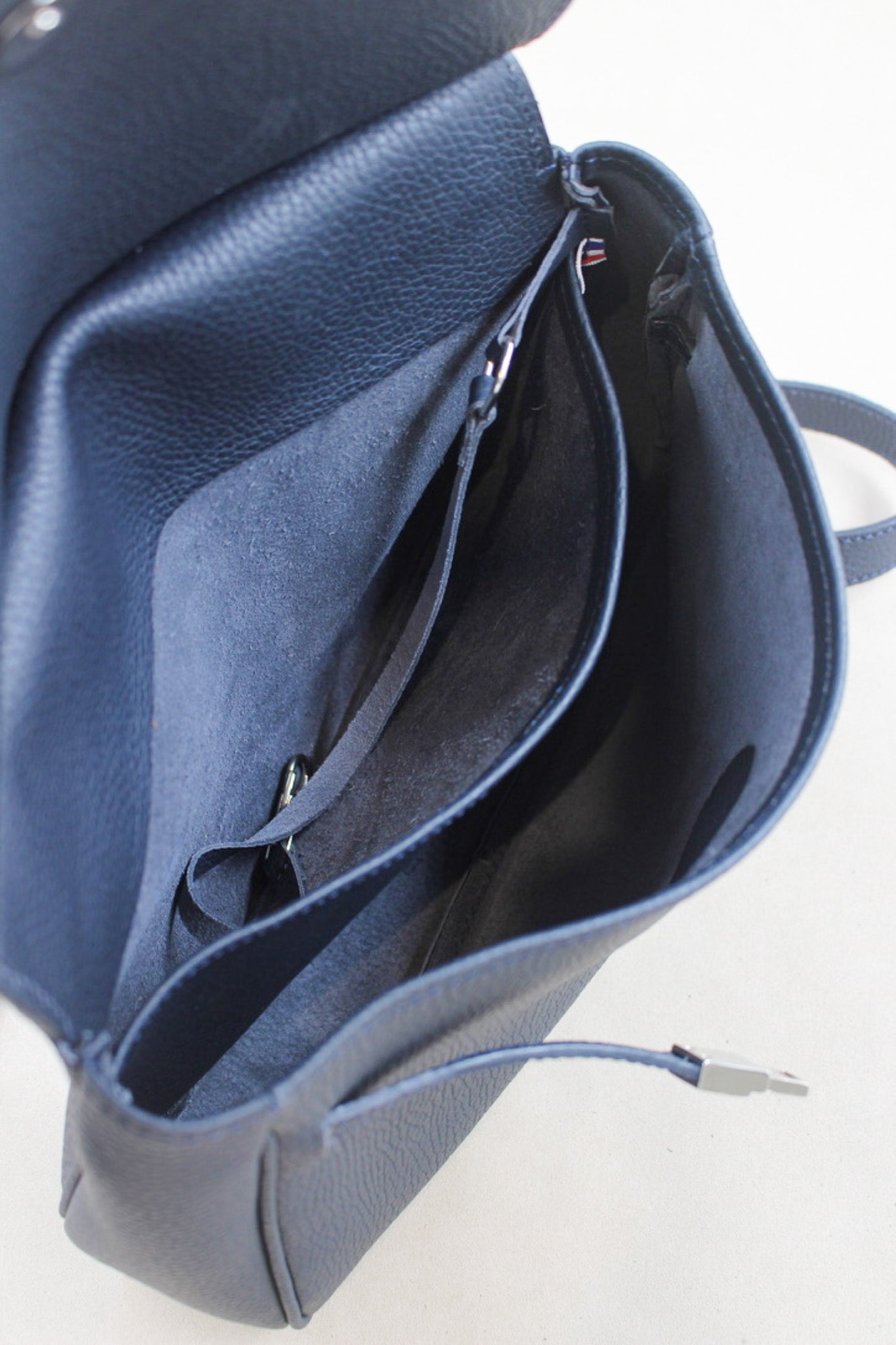 charles-et-charlus-vadim-sac-cuir-grain-marine-24-cm image 3