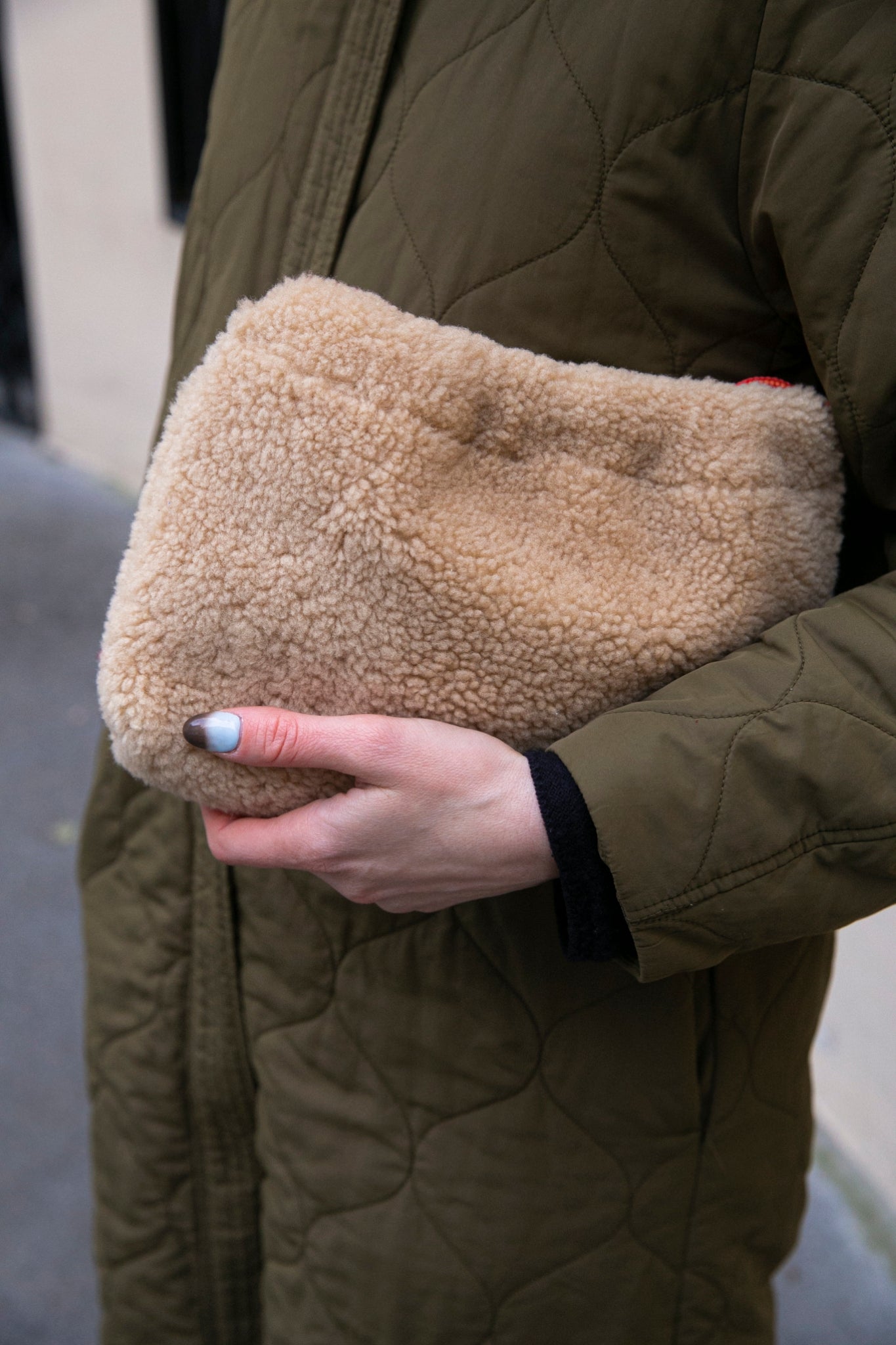 atelier-penso-lut-ce-sac-crossbody-cuir-shearling-cappucino image 6